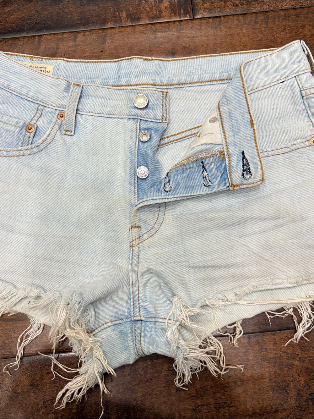 Levi’s Premium 501 Original Button Fly Cutoff Denim Shorts Light Wash Size 28
